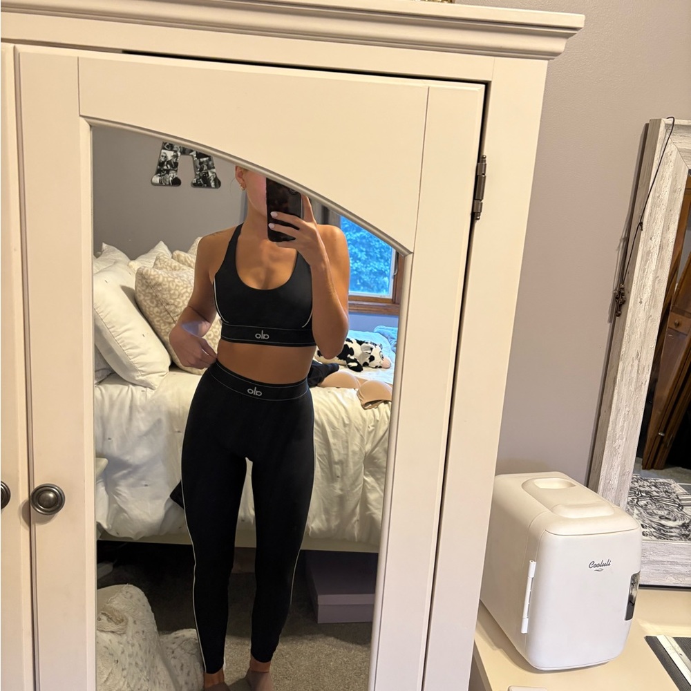 ALO Yoga Black Sports Bra and Leggings Set